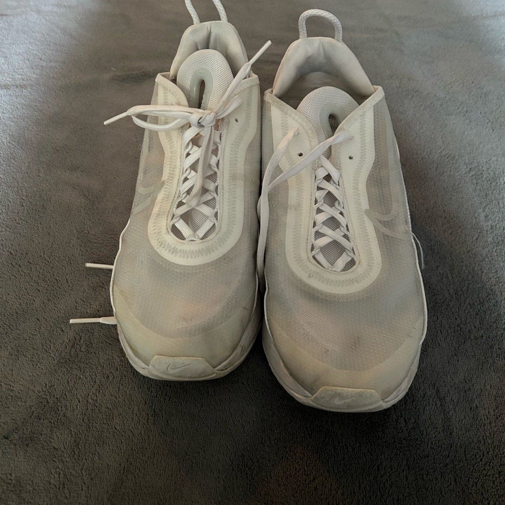 Nike White Sports Shoes
